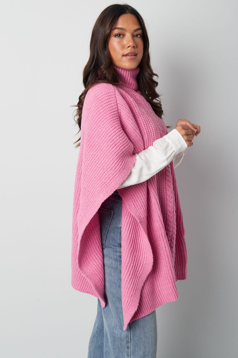 Einfach gestrickter Poncho – rosa Bild4